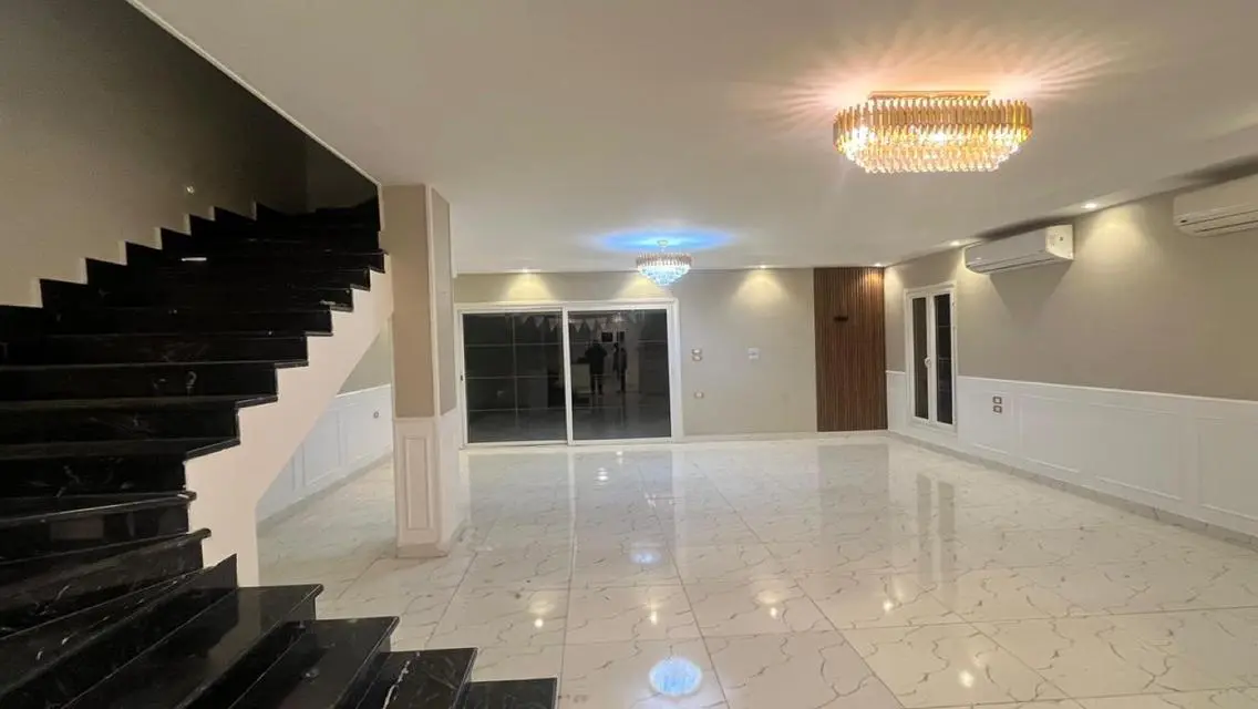 اي فيلا جاردن يمطبخ و تكيفات للايجار اول سكن