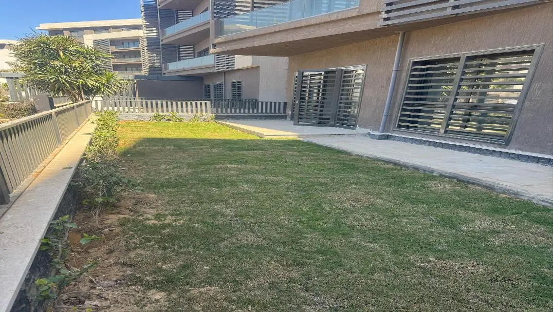 100 m ground floor with a garden maste In Privado
