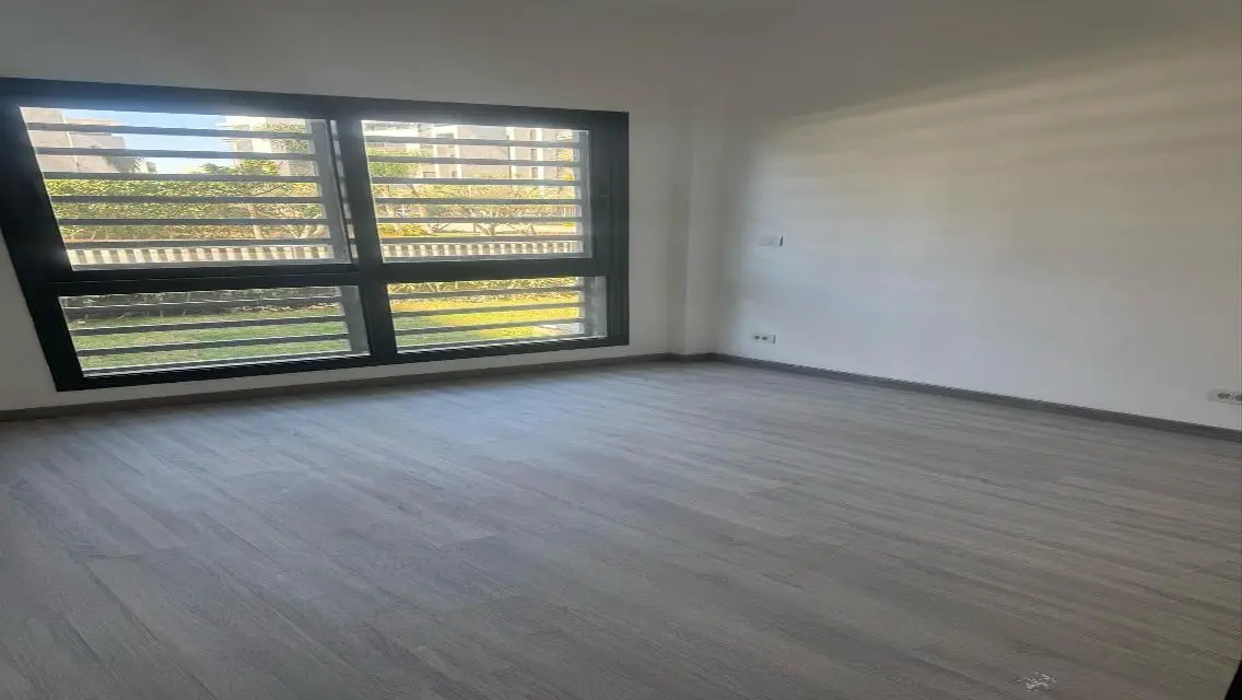 100 m ground floor with a garden maste In Privado