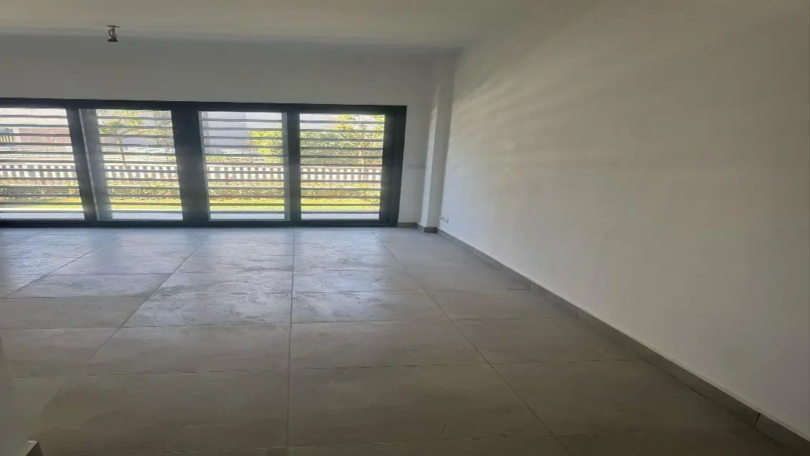 100 m ground floor with a garden maste In Privado