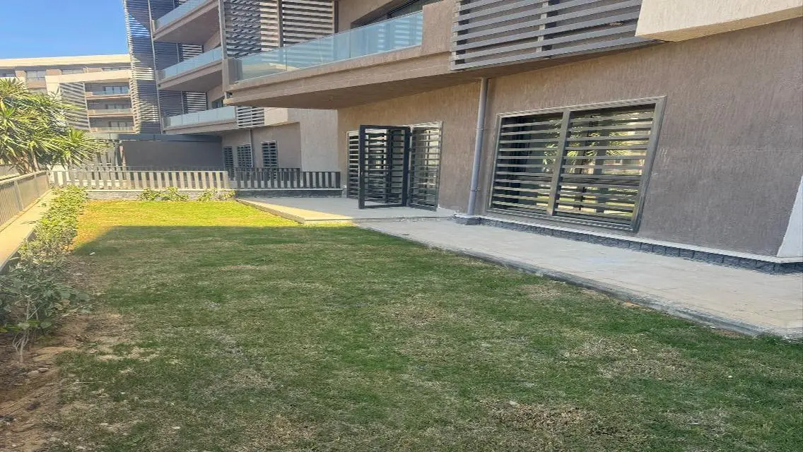 100 m ground floor with a garden maste In Privado