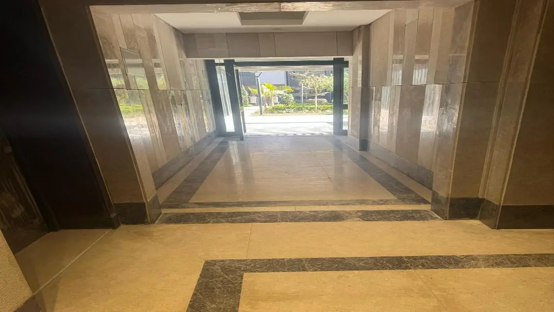 100 m ground floor with a garden maste In Privado