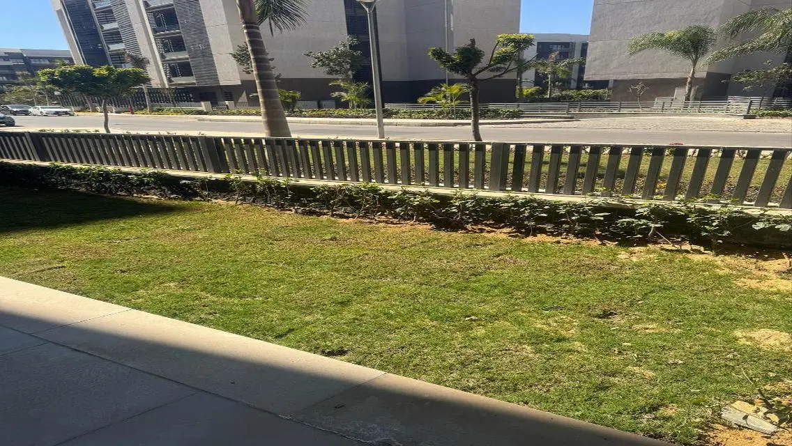 100 m ground floor with a garden maste In Privado