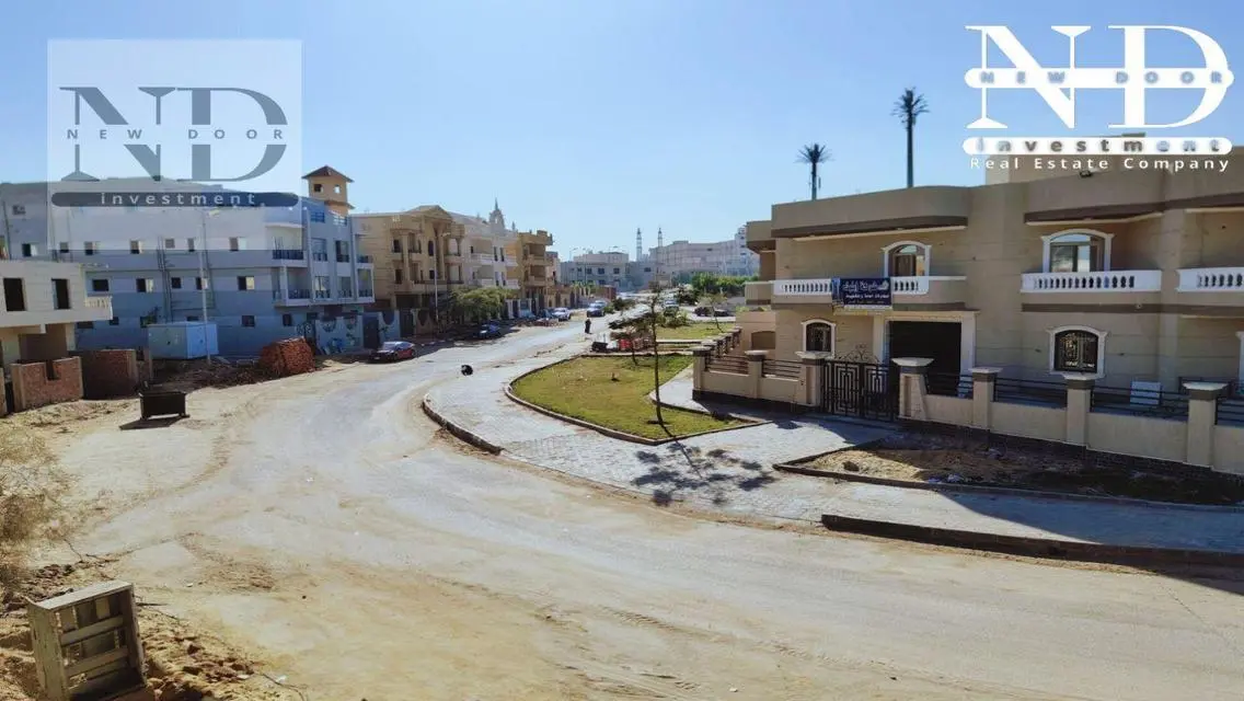 شقة 225م دور1 بفيلا بالحي الثالث شرق مدينة الشروق