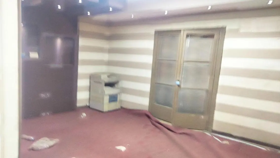 شقه بالدور الأول بشارع شامبلون 2 غرفه واجهه اداري