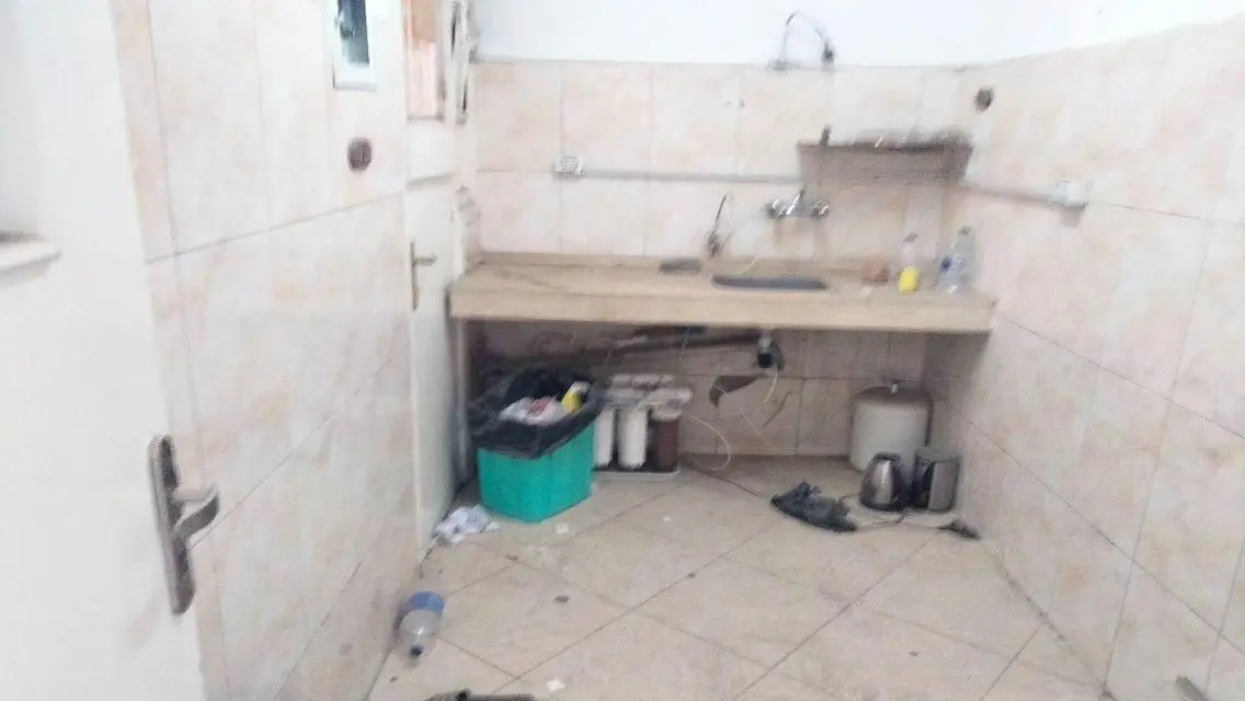 شقه بالدور الأول بشارع شامبلون 2 غرفه واجهه اداري