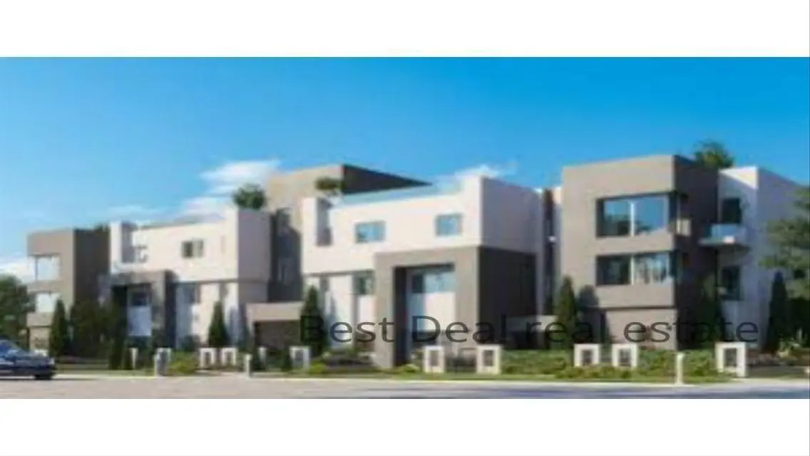 A town house Middle in Etapa Compound - City Edge