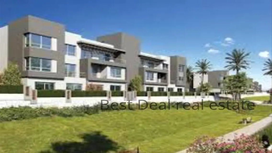 A town house Middle in Etapa Compound - City Edge