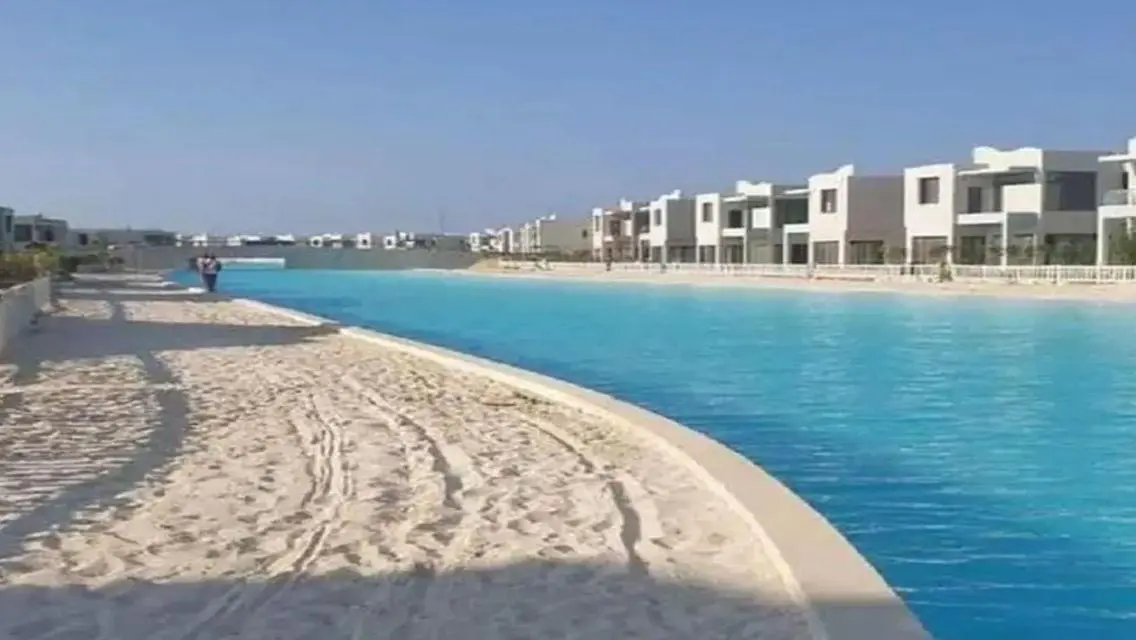 شقة متشطبة بالكامل بالساحل الشمالي بجوار هاسيندا