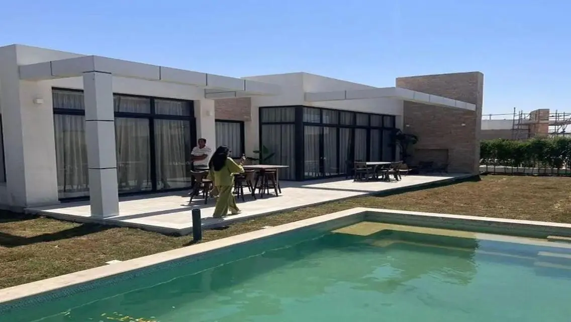 شقة متشطبة بالكامل بالساحل الشمالي بجوار هاسيندا