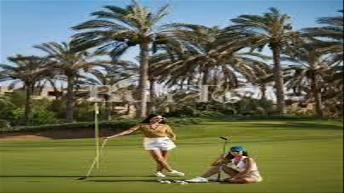 فيلا مستقلة للبيع صف الأول على الجولف و البحيرة