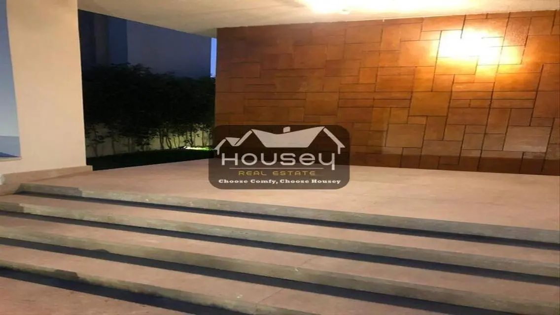 بحديقة وبول سباحة خاص - فرش راقي - فيلا- للإيجار