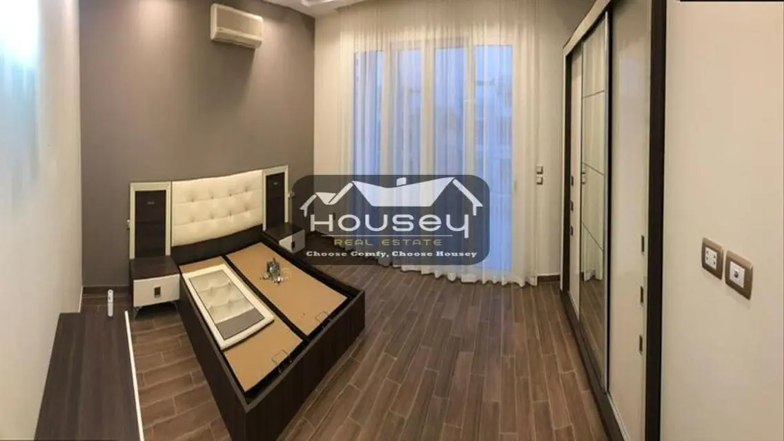 بحديقة وبول سباحة خاص - فرش راقي - فيلا- للإيجار