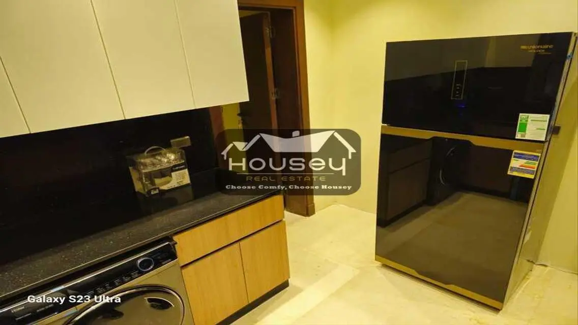 1st residence - Fully-furnished - Modern -Apt. for Rent - Eastown