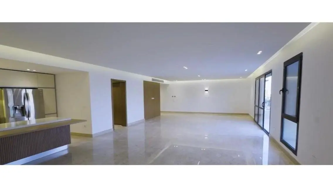 شقة رائعة بمساحة فسيحة وسعر مغري