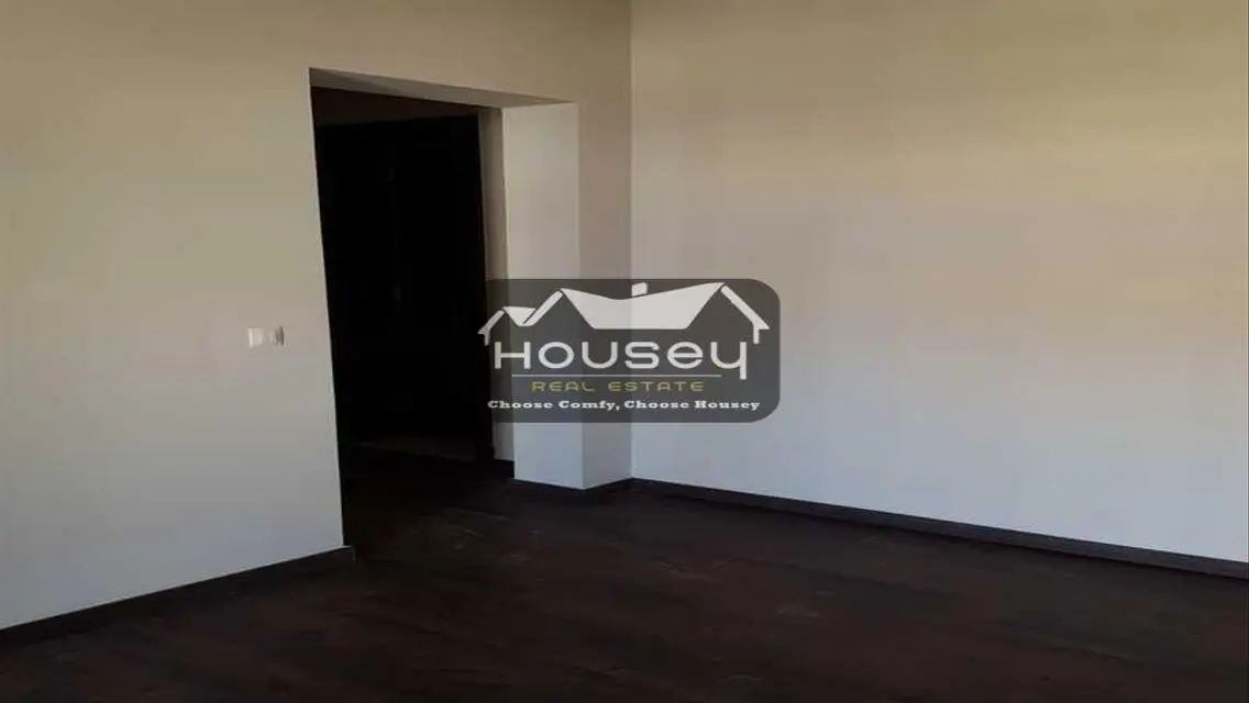 Without AC&#39;S &amp; Kitchen - With Garden- Available!
