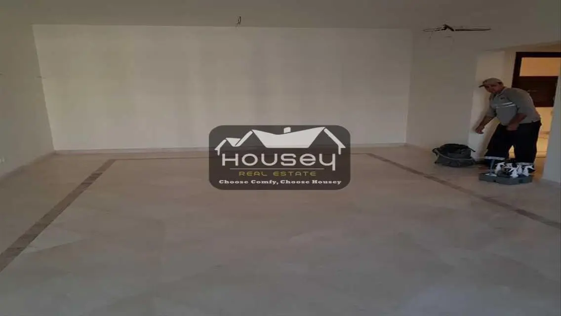 Without AC&#39;S &amp; Kitchen - With Garden- Available!