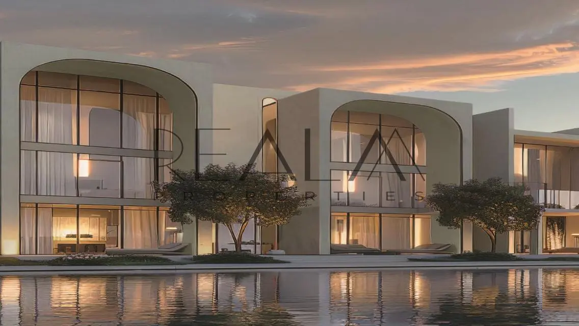 Unique finished Townhouse with sandy beach view