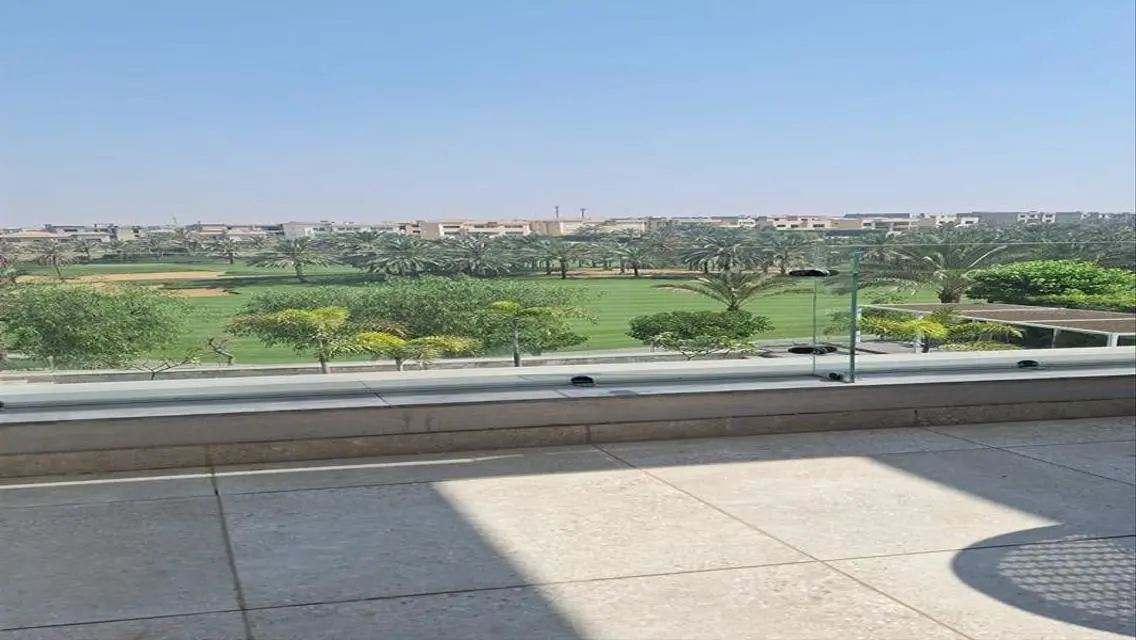 شقة فاخرة للإيجار في القطامية ديونز
