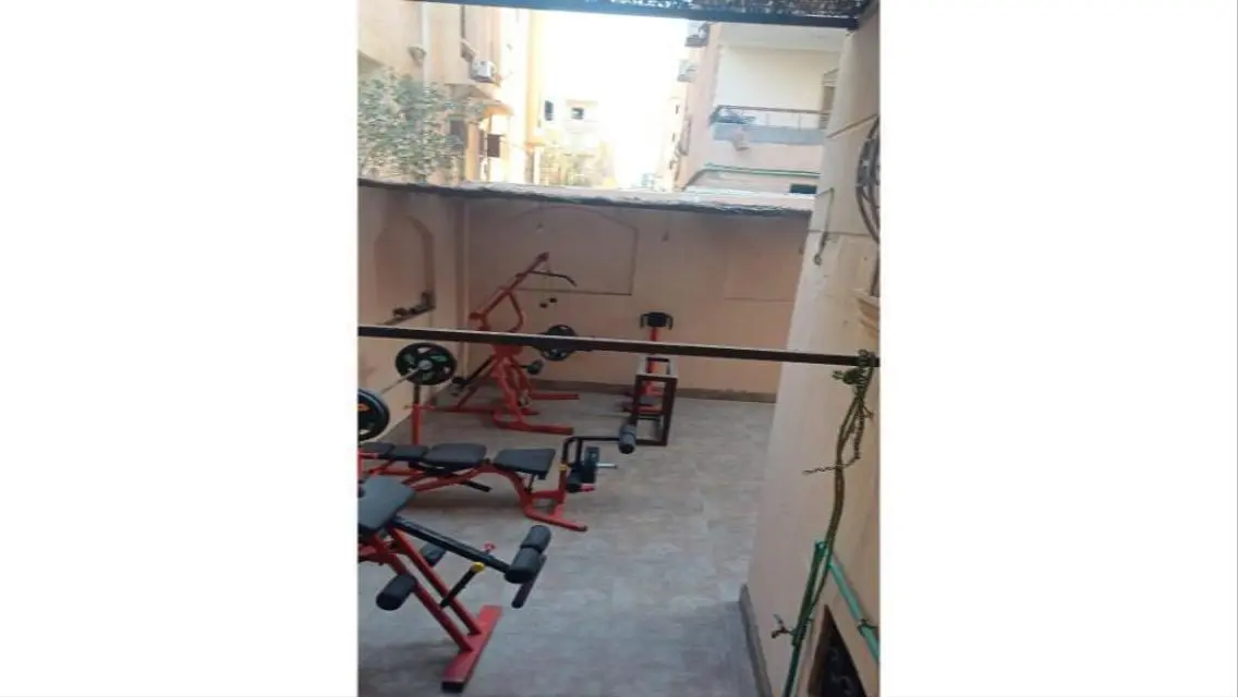 شقه لقطه بحمام سباحه وجاردين بموقع متميز جدااااا