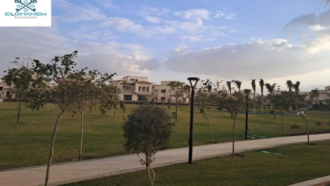 Standalone Villa For Sale 290m With Large Garden
