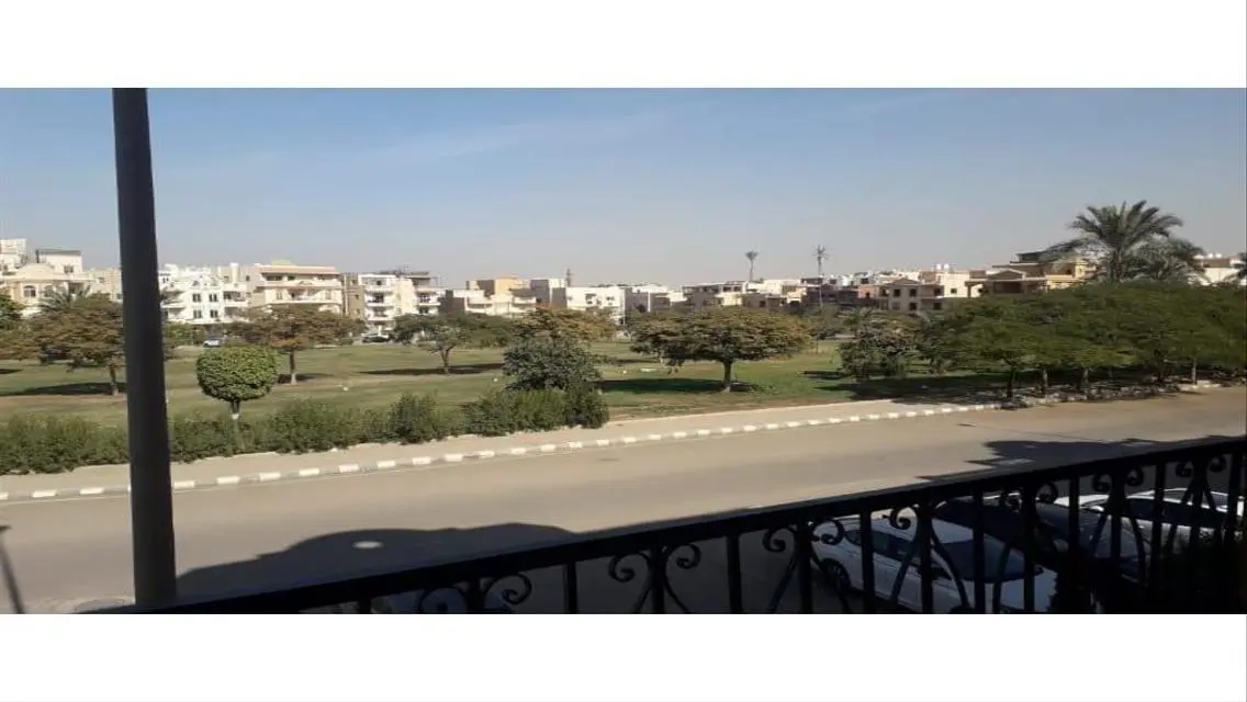 شقه للايجار بالبنفسج 4 فيلات بالتجمع الخامس