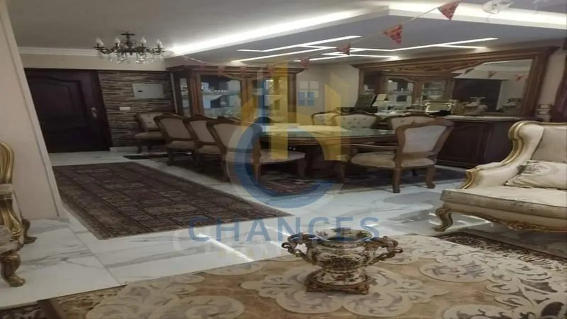 شقة واسعة للبيع فى ش اللاسلكى فى المعادى القديمة