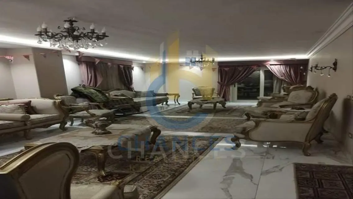 شقة واسعة للبيع فى ش اللاسلكى فى المعادى القديمة