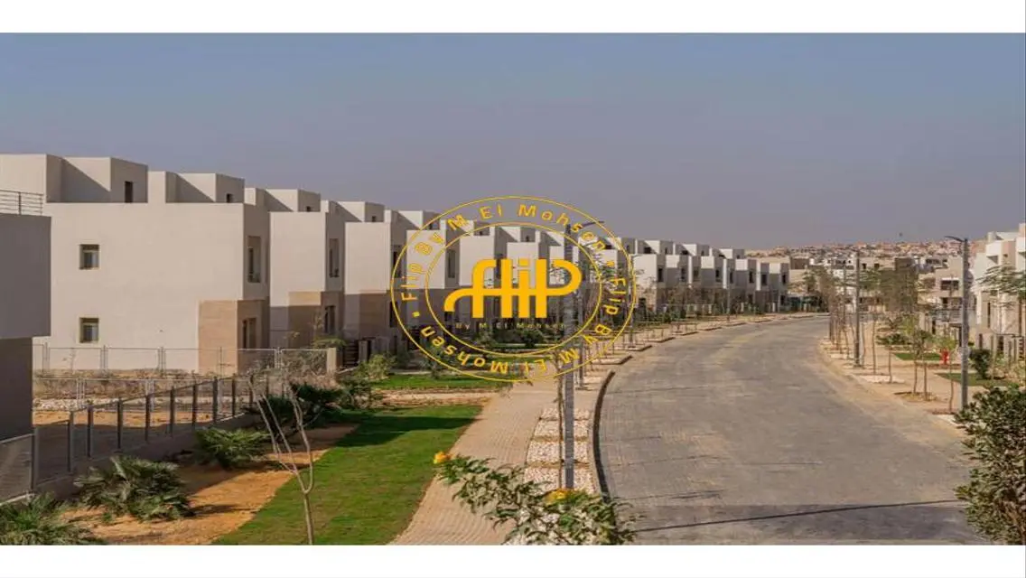 Townhouse Middle For Sale In The Crown 278M
