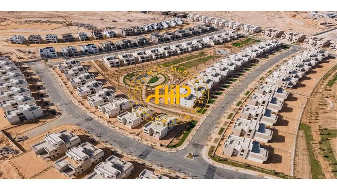 Townhouse Middle For Sale In The Crown 278M