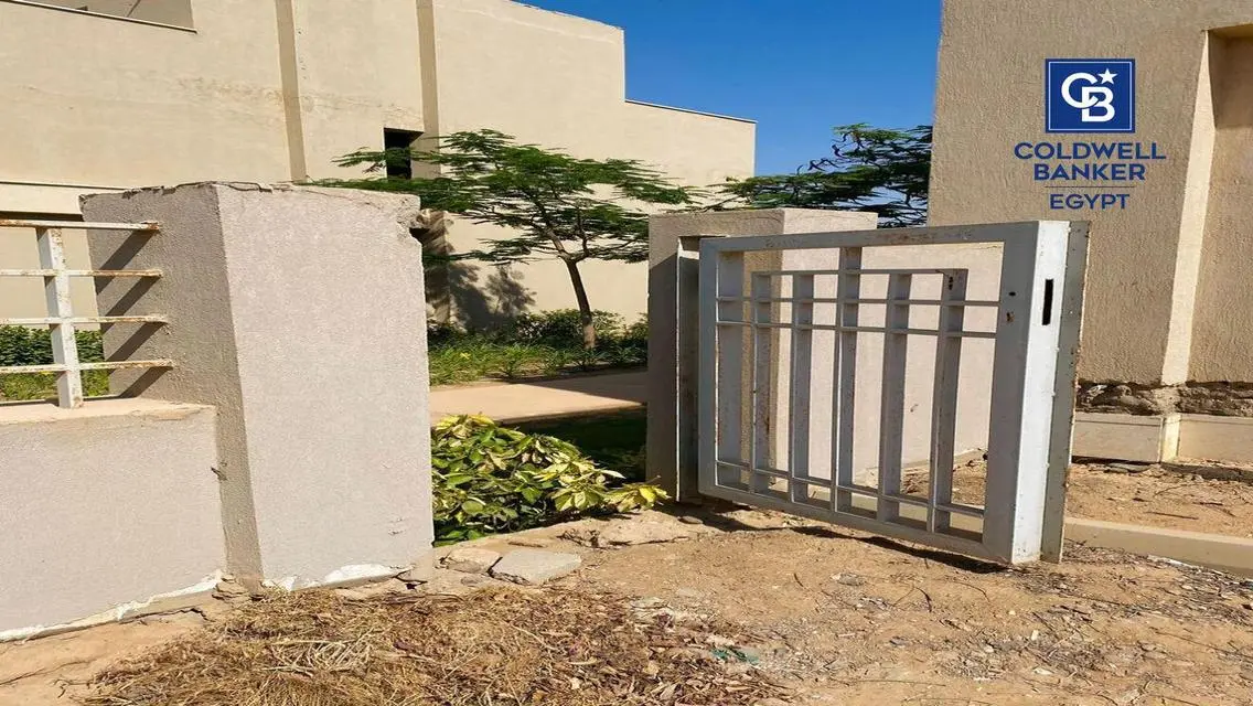 Townhouse Prime Location For Sale In Palm Hills pk