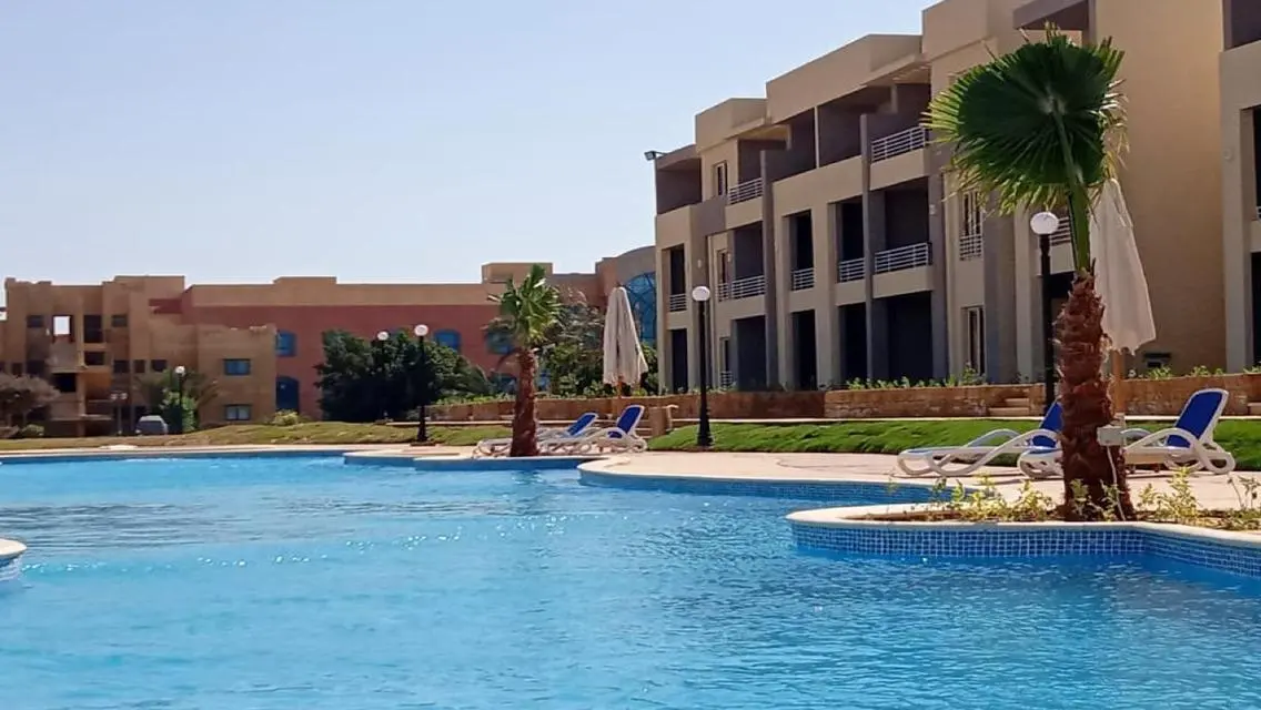 شاليه للبيع في لاسيرينا باي ٣ غرف في راس سدر