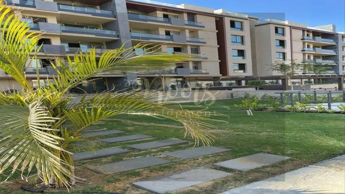 شقةللبيع  8%مقدم حتي 8سنين بجوار الجامعة الامريكية