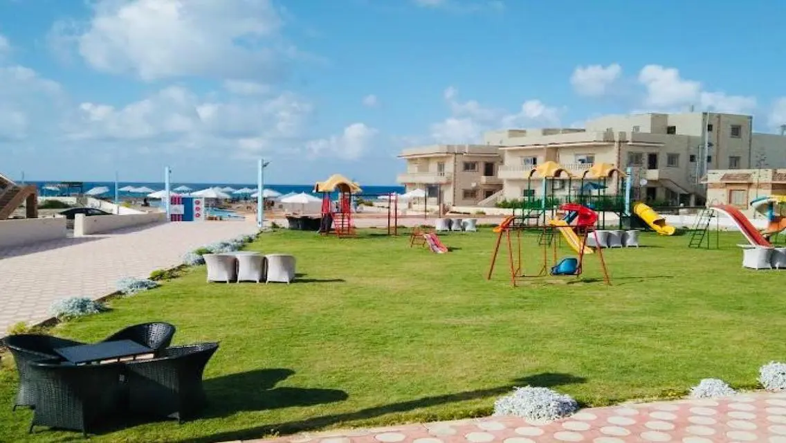 شاليه للبيع في قريه لاميرا بيتش الساحل الشمالي 90م