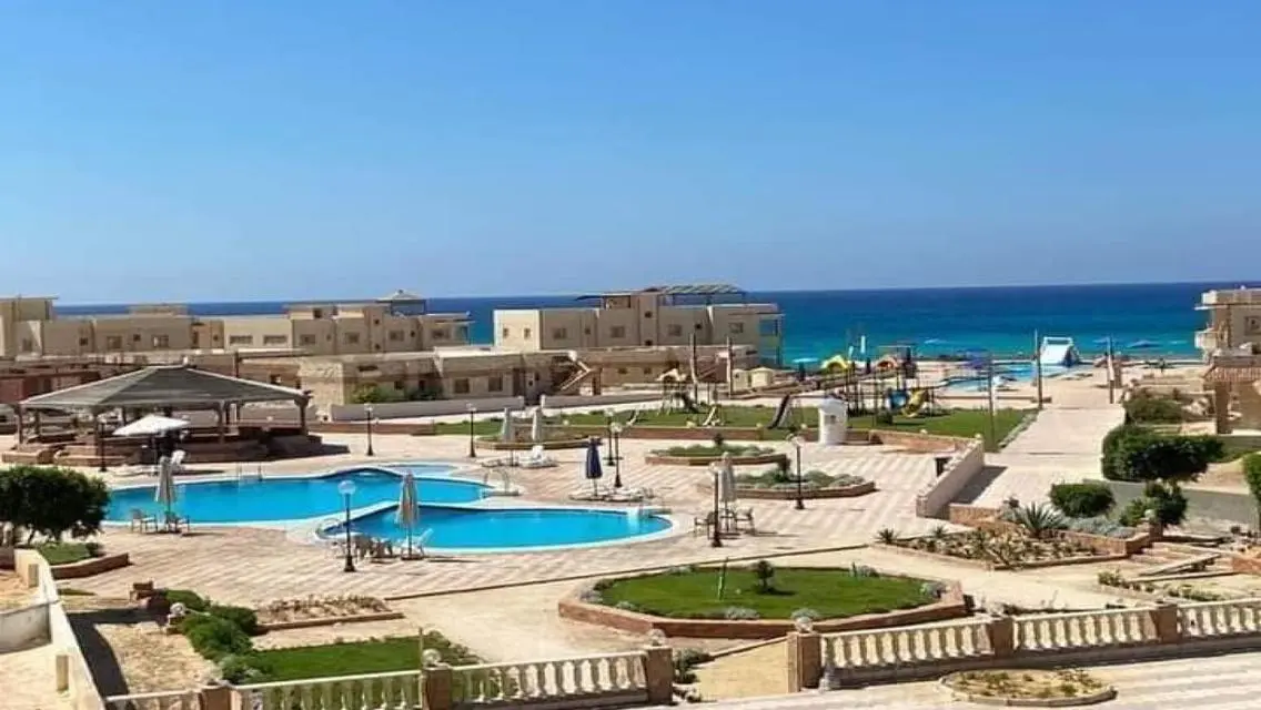 شاليه للبيع في قريه لاميرا بيتش الساحل الشمالي 90م