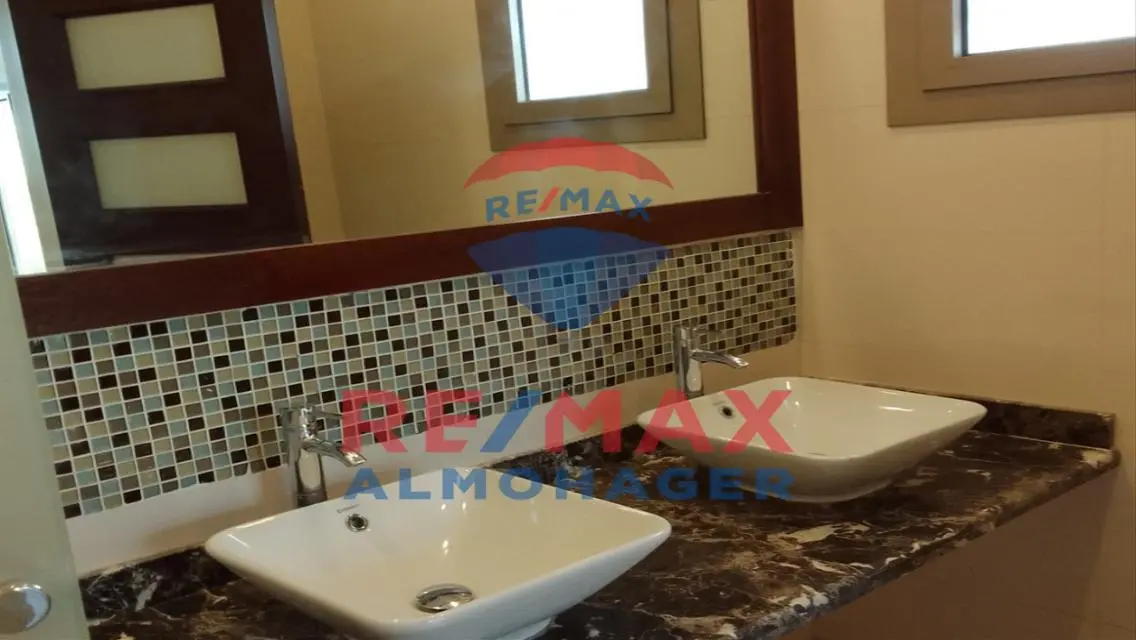 للايجار فيلا فاخره بحمام سباحه خاص واجهزه مطبخ