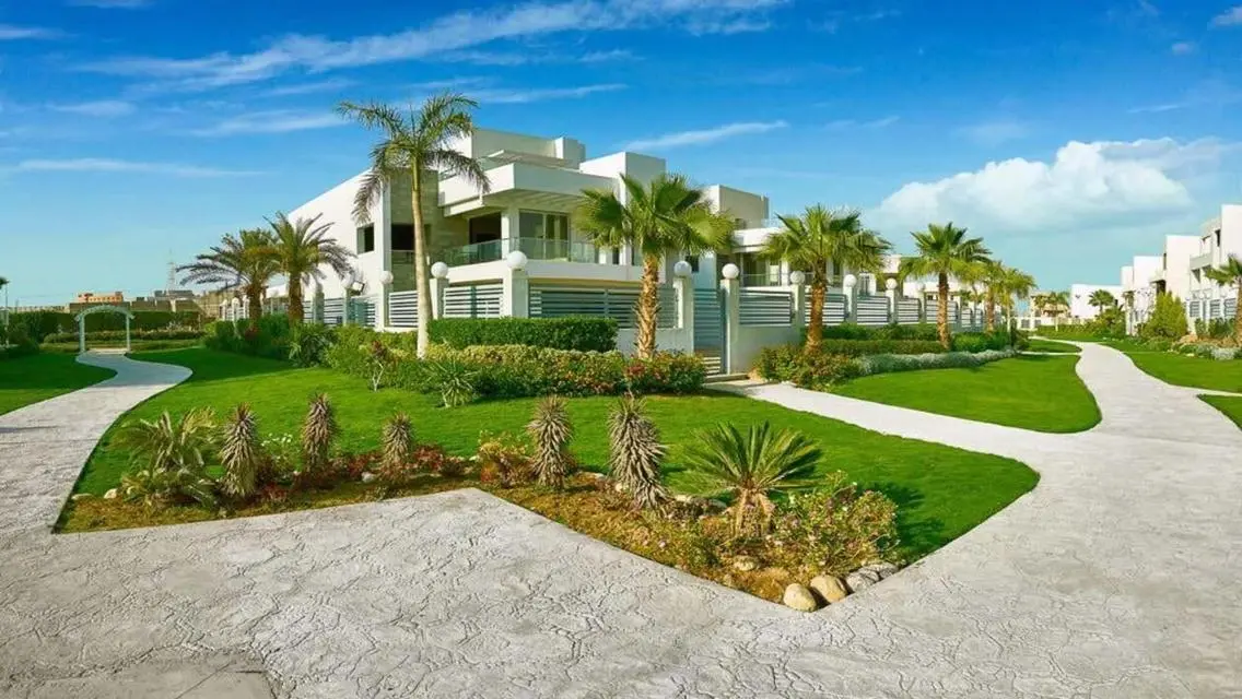 Villa for sale in Kilo Petra Square, immediate del