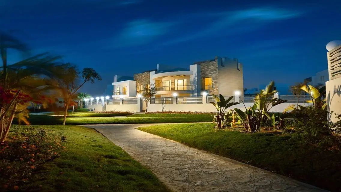 Villa for sale in Kilo Petra Square, immediate del