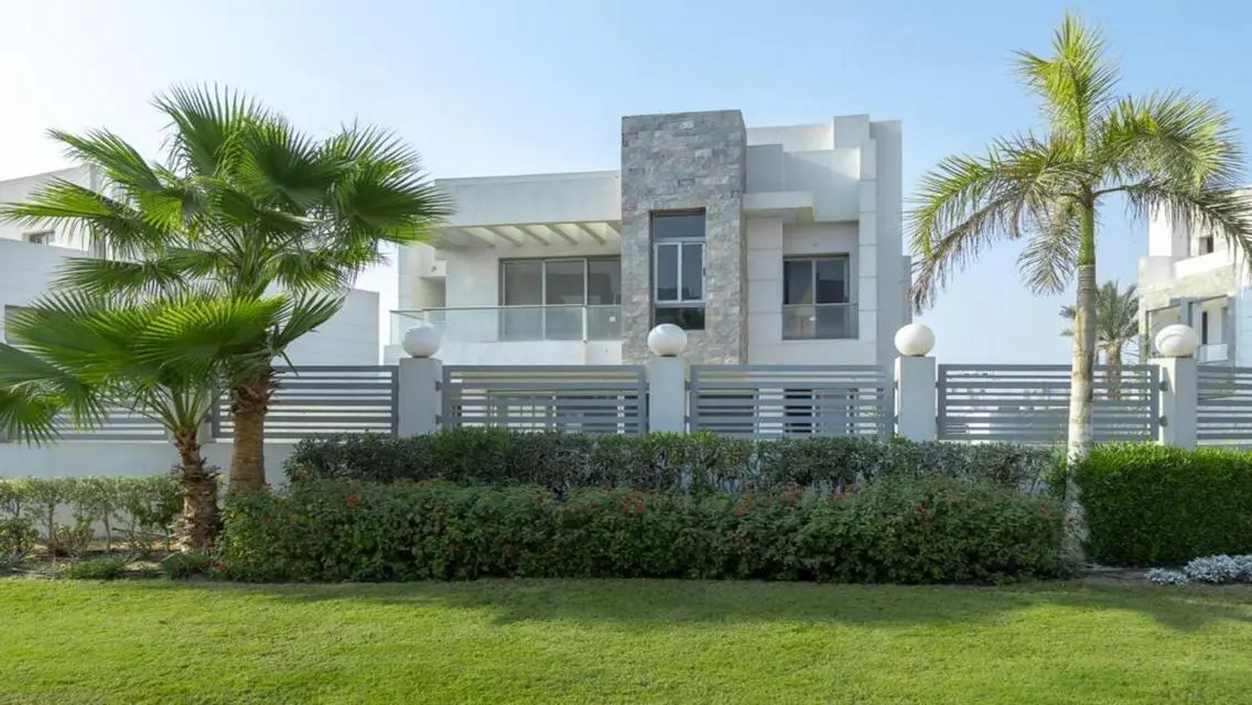 Villa for sale in Kilo Petra Square, immediate del