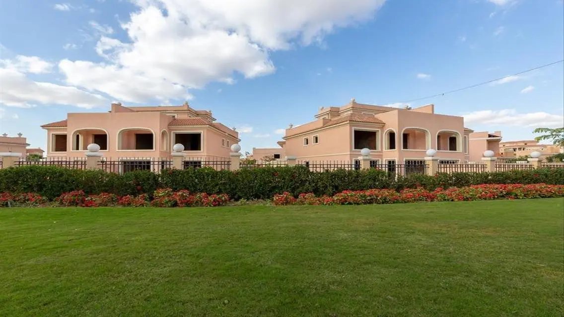 Villa for sale in Kilo Petra Square, immediate del