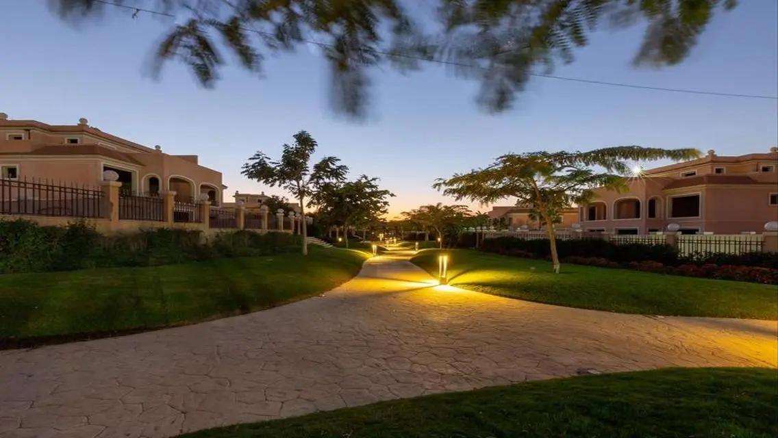 Villa for sale in Kilo Petra Square, immediate del