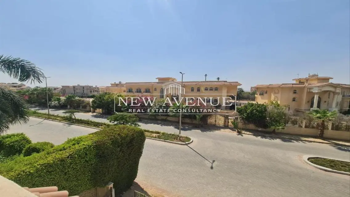 فيلا موقع متميز فيو مفتوح علي مساحات خضراء