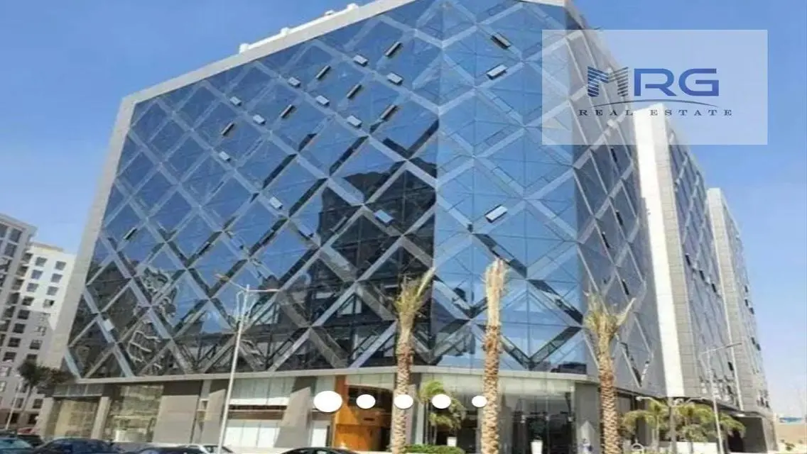 بنتهاوس 300م في وان قطامية قريب للتجمع الخامس