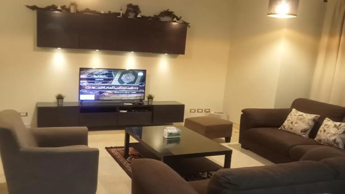كمبوند فيلدج جيت امام الجامعة الامريكية شقة مودرن