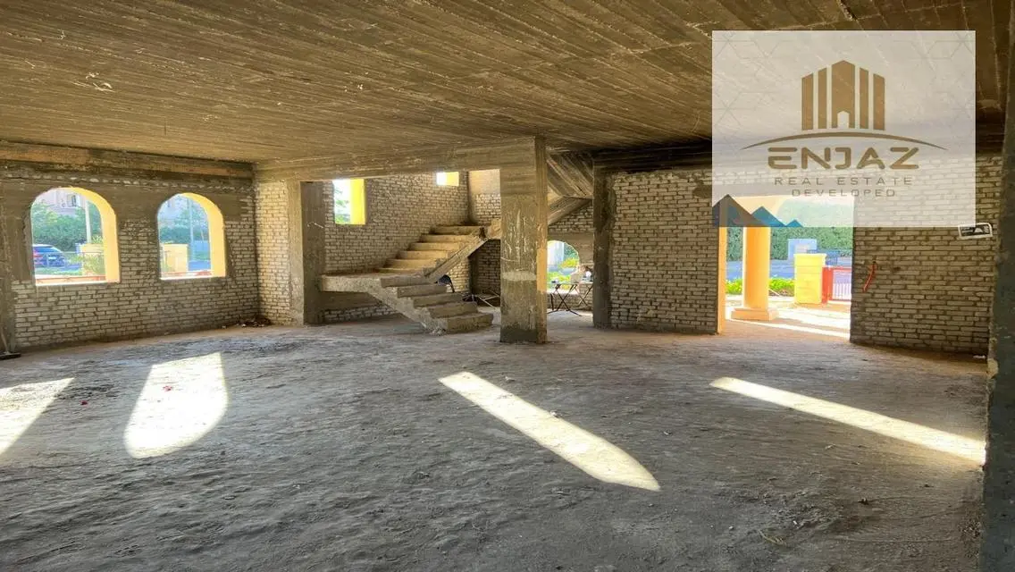 فيلا فاخرة بمساحة 800 متر² للبيع في موقع متميز