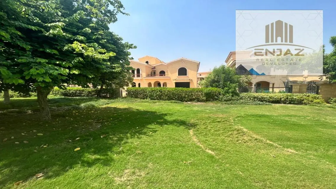 فيلا فاخرة بمساحة 800 متر² للبيع في موقع متميز