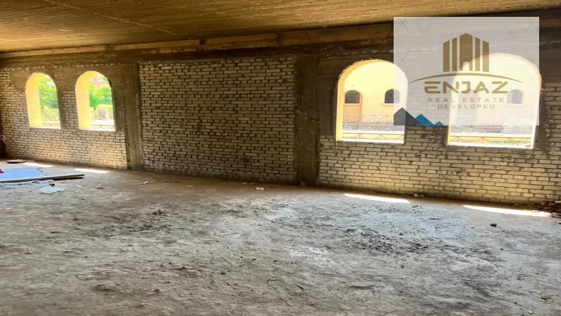 فيلا فاخرة بمساحة 800 متر² للبيع في موقع متميز