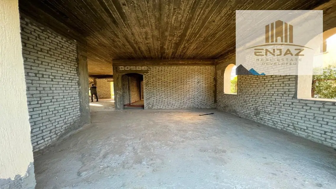 فيلا فاخرة بمساحة 800 متر² للبيع في موقع متميز