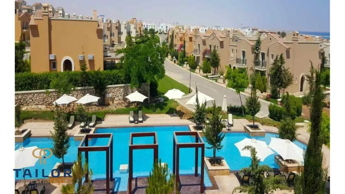 شاليه للبيع ماونتن فيوRAS EL HEKMA علي حمام سباحه