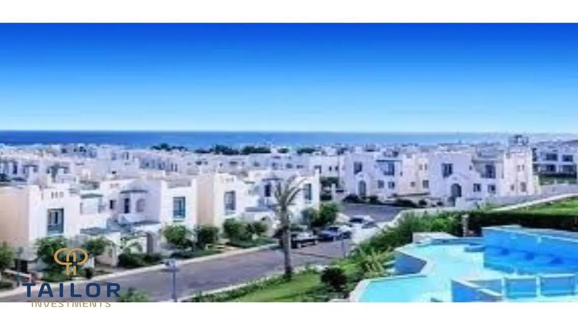 شاليه للبيع ماونتن فيوRAS EL HEKMA علي حمام سباحه